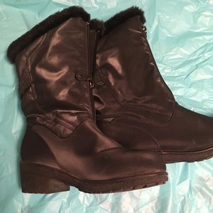 London Fog Ladies black boots
